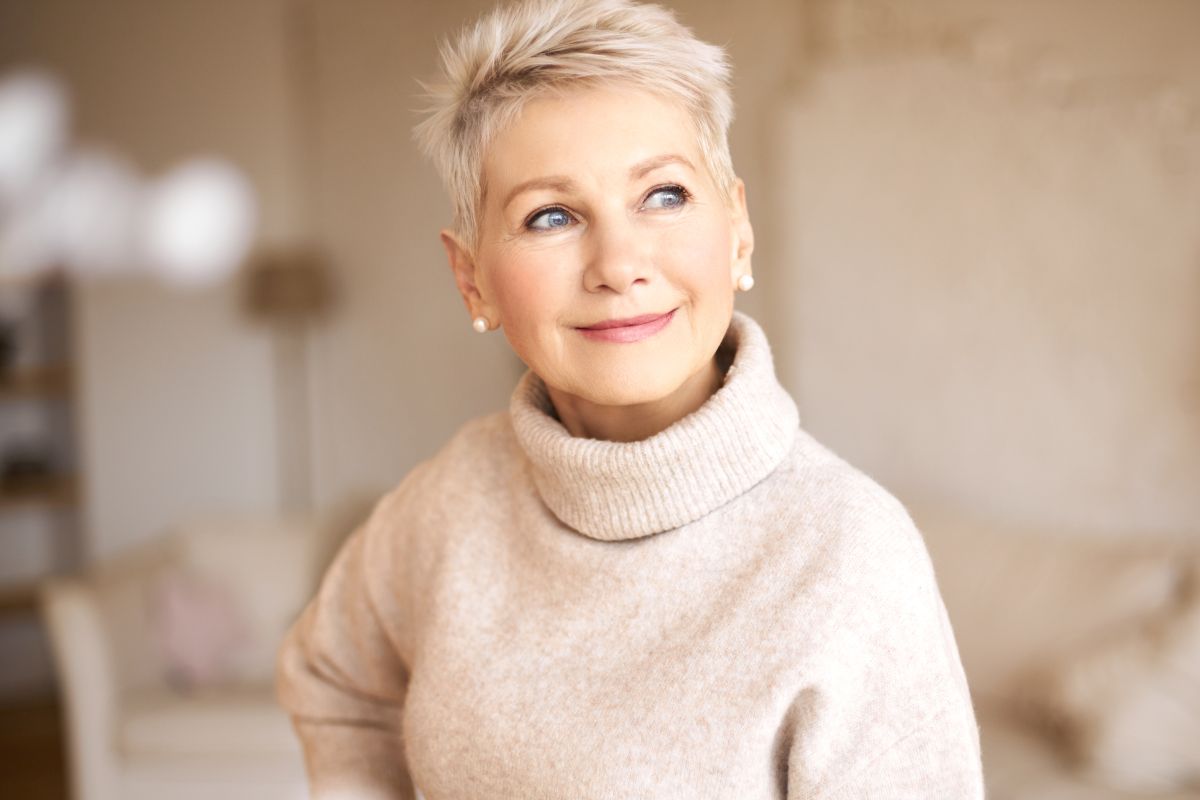 nádherná zralá žena v letech během menopauzy